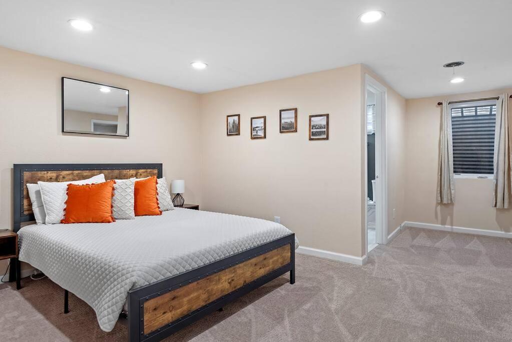 Unique 4 Season Porch 6 Queen Beds Huge Space Rapid City Zewnętrze zdjęcie